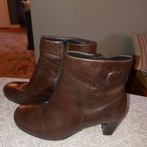 Ecco womans ankle booties